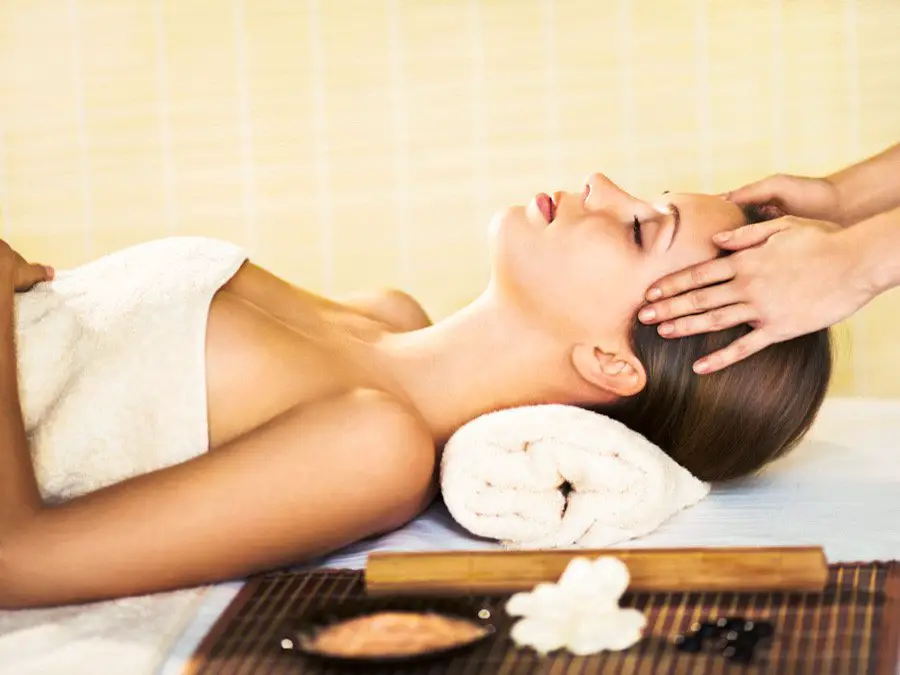 Picture of a woman having a massage with jojoba oil